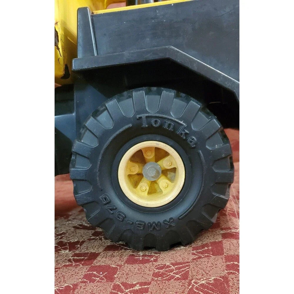 Vintage 1993 Tonka XMB-975 Construction Dump Truck Pressed Steel Yellow Black